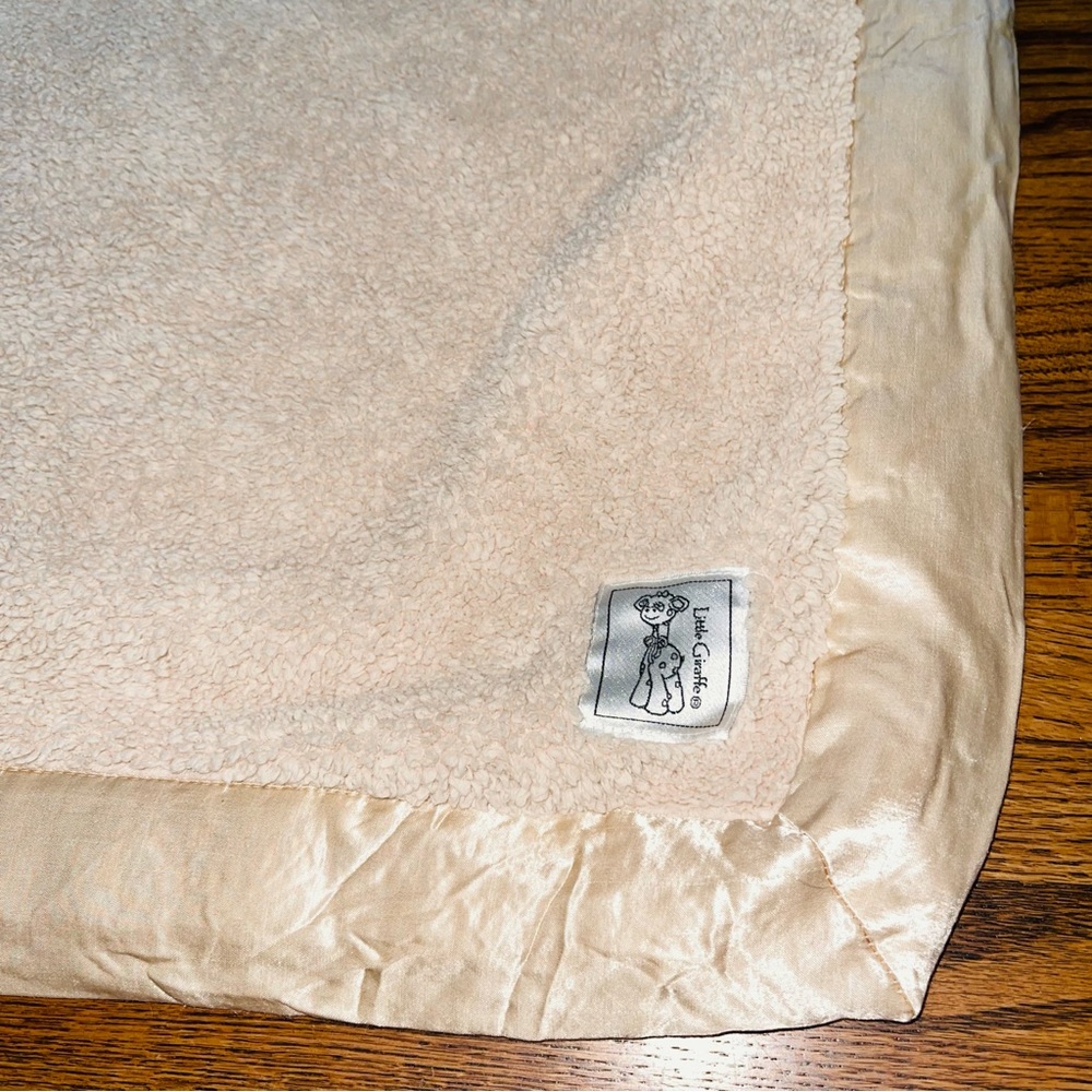 little giraffe tan chenille satin blanket
